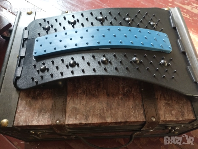 Уред за корекция на стойката .. разтягане и масаж !