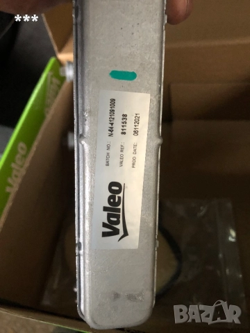 Продавам нов радиатор парно Valeo за Volvo V40, снимка 2 - Части - 51706865