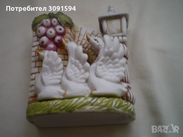 Винтидж ваза с три лебеда от фин бисквитен порцелан, снимка 9 - Други ценни предмети - 49555781