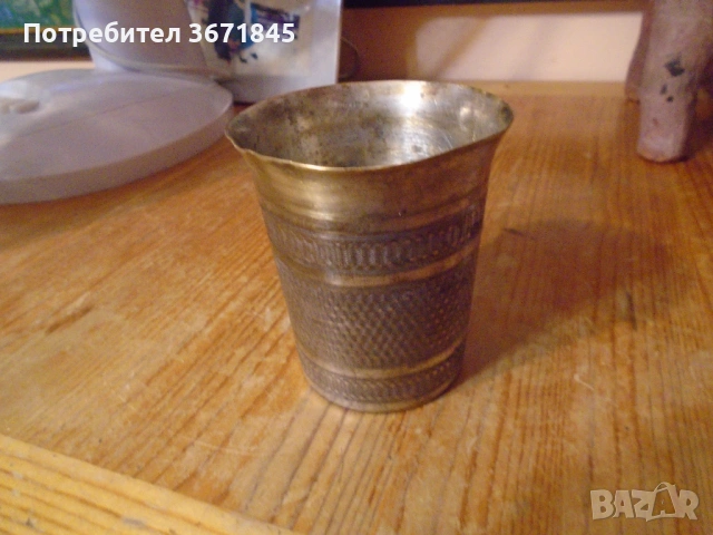 стара посребрена чаша с инкрустаций