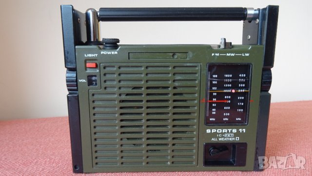 Vintage Sony ICF-111L   AM/FM Radio, 1970's  Japan, снимка 4 - Радиокасетофони, транзистори - 33036844