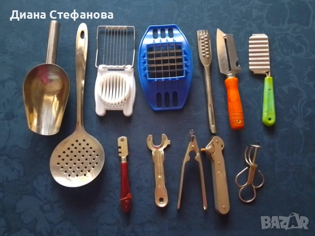 Домакински неща от соца по 2 евро.