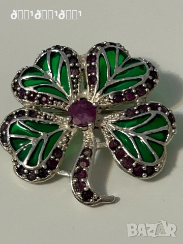 Невероятно красиво бижу! Сребърен медальон/ брошка детелина с емайл и естествени рубини , снимка 4 - Колиета, медальони, синджири - 52849694