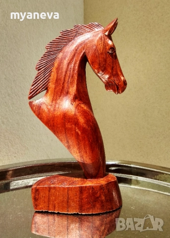 Кон , ръчно изработена дърворезба 