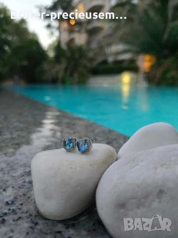 Обеци  в кралско синьо