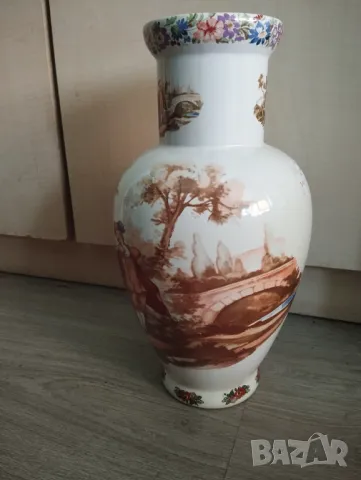 порцеланова ваза