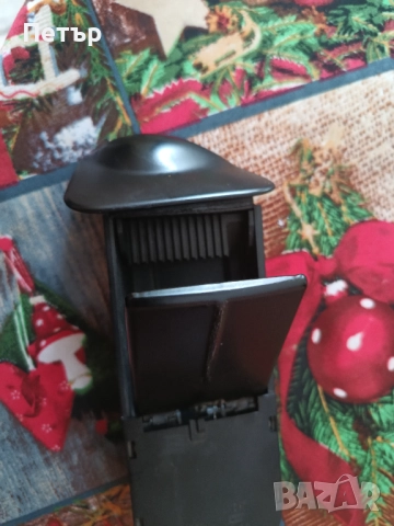 Продавам пепелник за автомобил-Форд Фокус