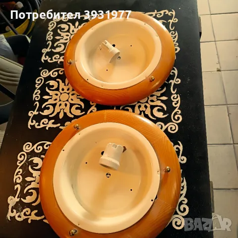 дървена конзола от осветление 