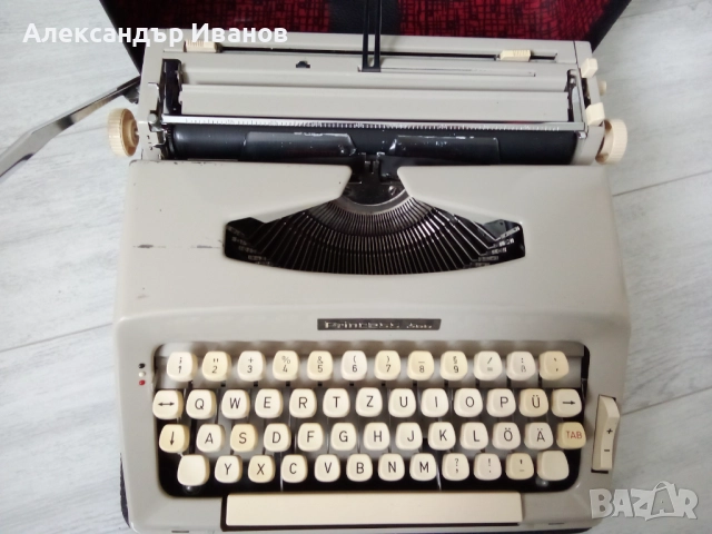 Германска пишеща машина Princess  500 (Keller und Knappich) 1975 г., снимка 2 - Антикварни и старинни предмети - 51941680