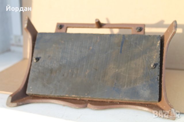 Четка за почистване на обувки с чугунена стойка, снимка 10 - Други ценни предмети - 43895938