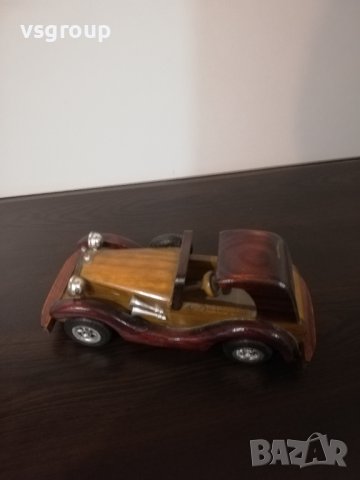 Красива дървена количка