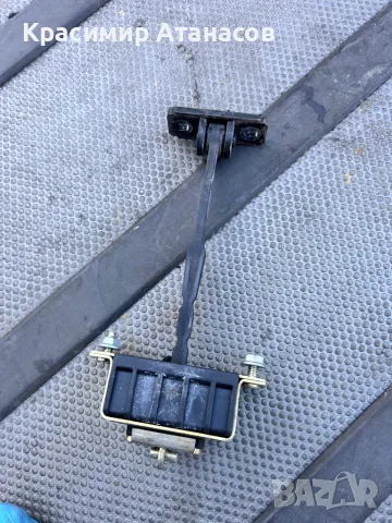 Ограничител врата предна лява за Мерцедес CLS. W219. 2004-2010г, снимка 3 - Аксесоари и консумативи - 49414554