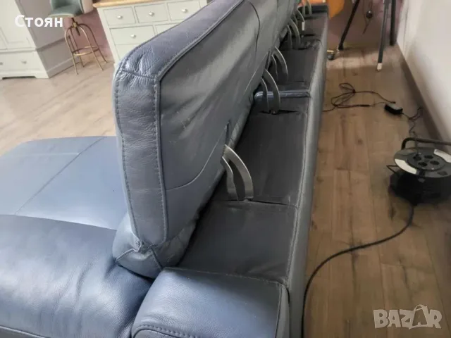 Син кожен ъглов диван Laurence с електрически релакс механизъм, снимка 11 - Дивани и мека мебел - 48286610