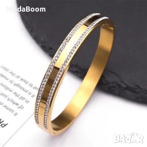 Твърда дамска гривна с камъни цирконии в изискан дизайн