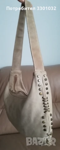 Дамска чанта от естествен бежав велур,с метален обков, снимка 4 - Чанти - 50552521