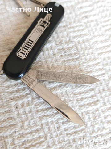Оригинален Швейцарски Джобен Сгъваем Нож VICTORINOX, снимка 2 - Колекции - 51104252