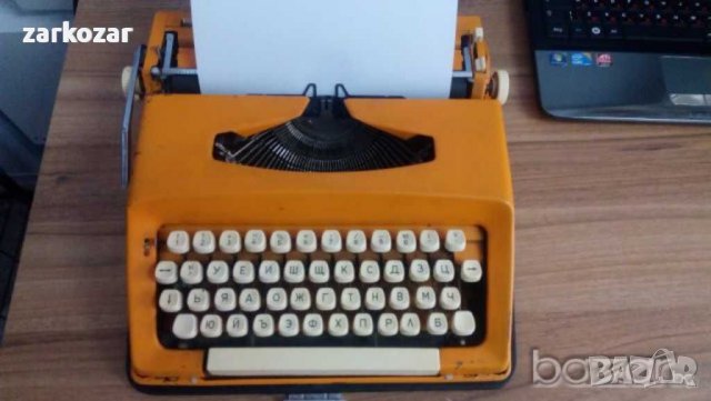 Пишеща машина, снимка 2 - Антикварни и старинни предмети - 16199382
