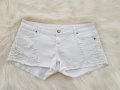 Бели дънкови панталони М-Л, снимка 1 - Къси панталони и бермуди - 29049453