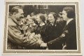 Картичка Хитлер се ръкува с ученички