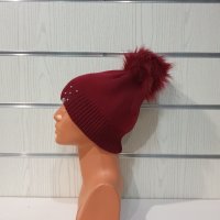 Нова зимна дамска шапка СилвърСтар с камъчета и помпон/пух в цвят бордо, снимка 5 - Шапки - 35501694