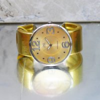 Дамски часовник гривна Q&Q GN37, снимка 1 - Дамски - 26219602