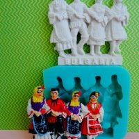 Хоро в народни носии Bulgaria силиконов молд форма декорация украса фондан, снимка 1 - Форми - 26718222