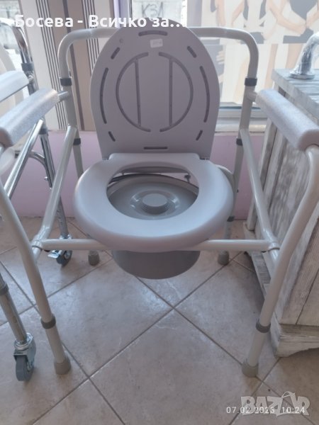 Тоалетен стол- олекотен, нов, снимка 1