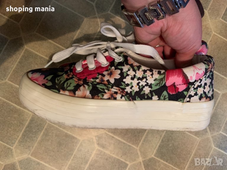 Свежарски кецове, снимка 1