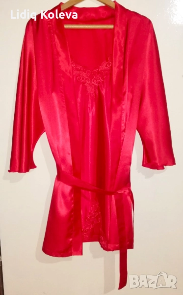 Дамски червен сатенен комплект нощница и халат, снимка 1