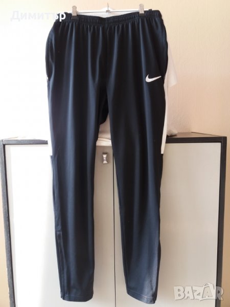 Спортно долнище Nike със стеснен крачол размер M, снимка 1