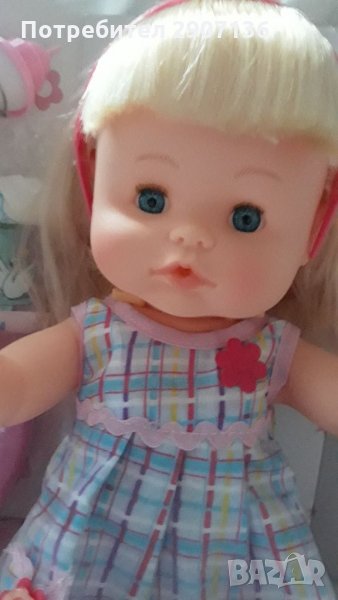Кукла с функции, плаче, храни се с шише,  говори,смее се,пии вода,чишка в гърне, има памперс , снимка 1