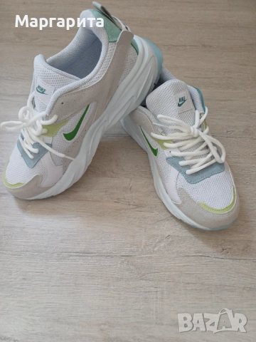 Дамски маратонки Nike