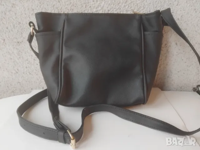 Дамска черна чанта класически модел, снимка 4 - Чанти - 48999672