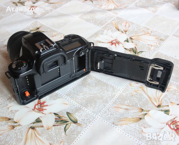 Canon EOS 3000V 35 mm с обектив, снимка 11 - Фотоапарати - 40636872