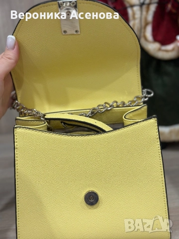 Жълта чанта Guess, снимка 9 - Чанти - 52541208