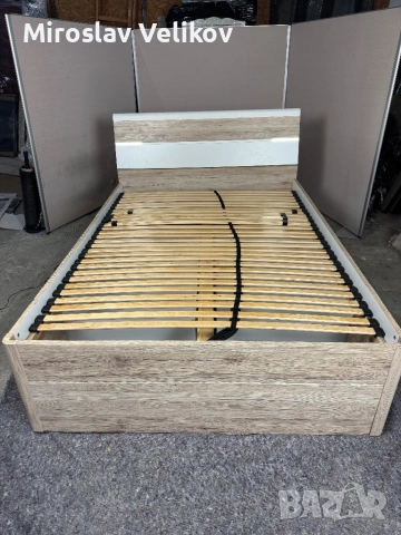 Спалня с лед осветление в добро състояние , снимка 2 - Спални и легла - 53471275