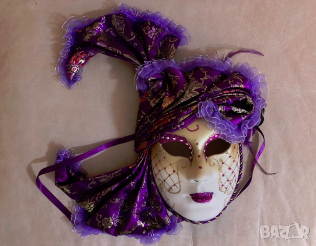 Венецианска дизайнерска маска Маскарад с еластични пера, тюл, бяло, лилаво и златно
