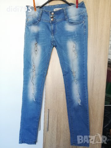 Дамски дънки, снимка 4 - Дънки - 38111542