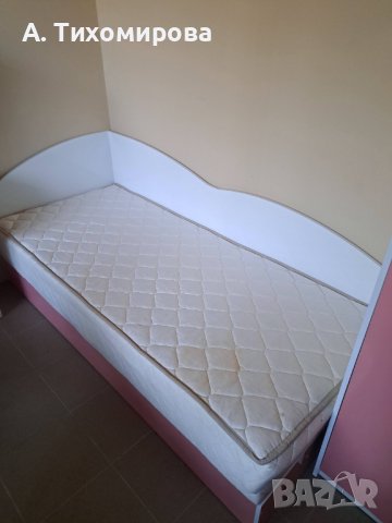 Легло с матрак 90/200 +2 гардероба 160/60см и 150/40см бял-розов гланцц, снимка 1 - Спални и легла - 42973553