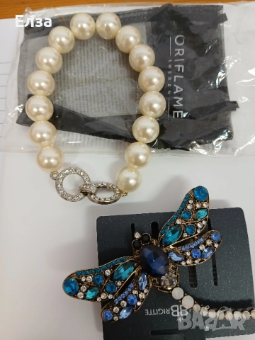 Три гривни и брошка за жени