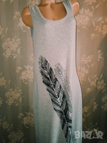 Vila L, XL- Нова дълга рокля от трико в сиво с щампа перо
