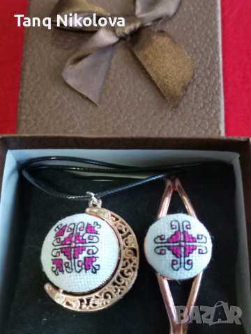 Колие и гривна с ръчна микробродерия.