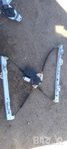 Стъклоповдигач Citroen C4 Picasso, снимка 4 - Части - 50338101
