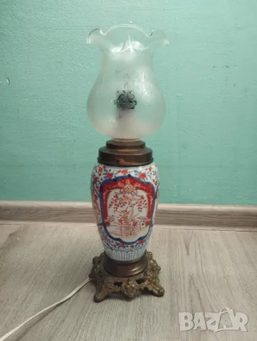 стара настолна лампа