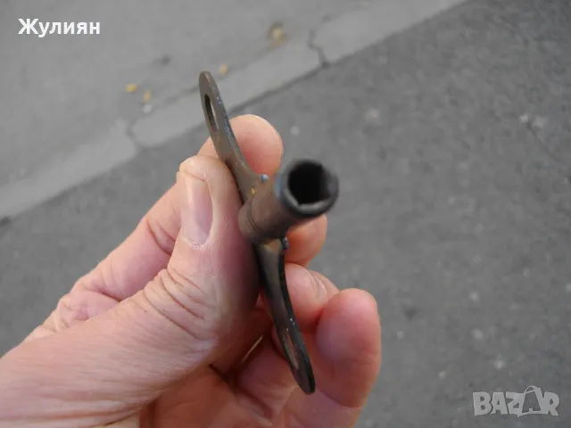 СТАРО КЛЮЧЕ КЛЮЧ ЗА СТЕНЕН ИЛИ КАМИНЕН ЧАСОВНИК, снимка 4 - Антикварни и старинни предмети - 48346081