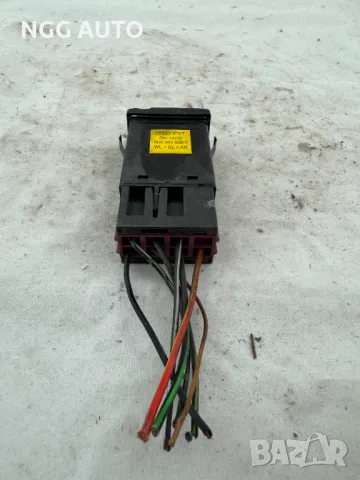 Бутон аварийни светлини за Audi A4 B5 (1994 - 2001), № 8D0 941 509 A, 8D0941509A, снимка 3 - Части - 47920583