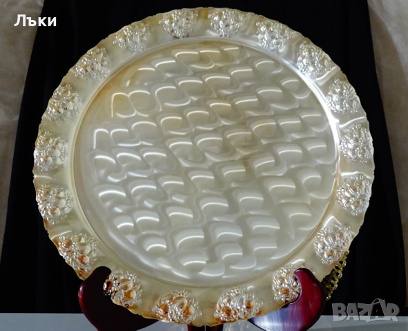 Посребрен поднос на Quist 33 см.,релефни плодове. 
