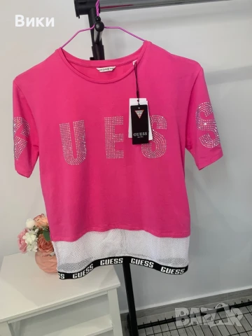 Нова тениска на Guess за 16г но е подходяща и за S размер 
