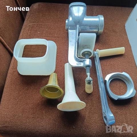 Ръчна месомелачка, снимка 3 - Аксесоари за кухня - 52705383