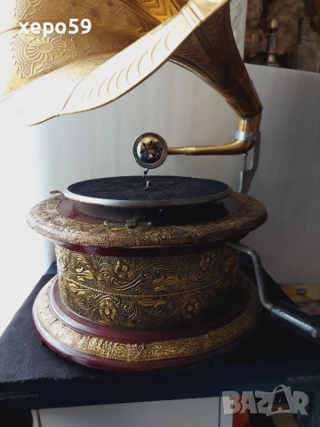Рядък стар грамофон с фуния с бронзов обков и интарзии, снимка 3 - Други - 52429555